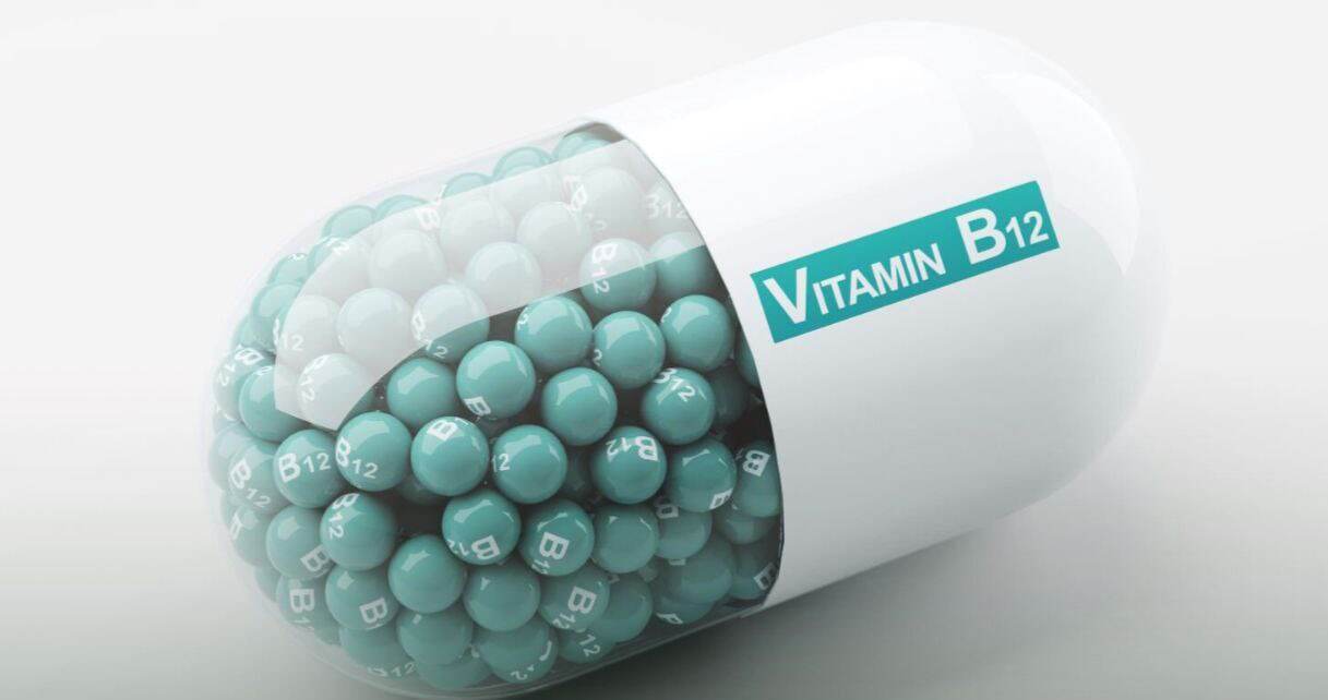 کمبود ویتامین B۱۲ چه آسیبی به بدن وارد می‌کند؟