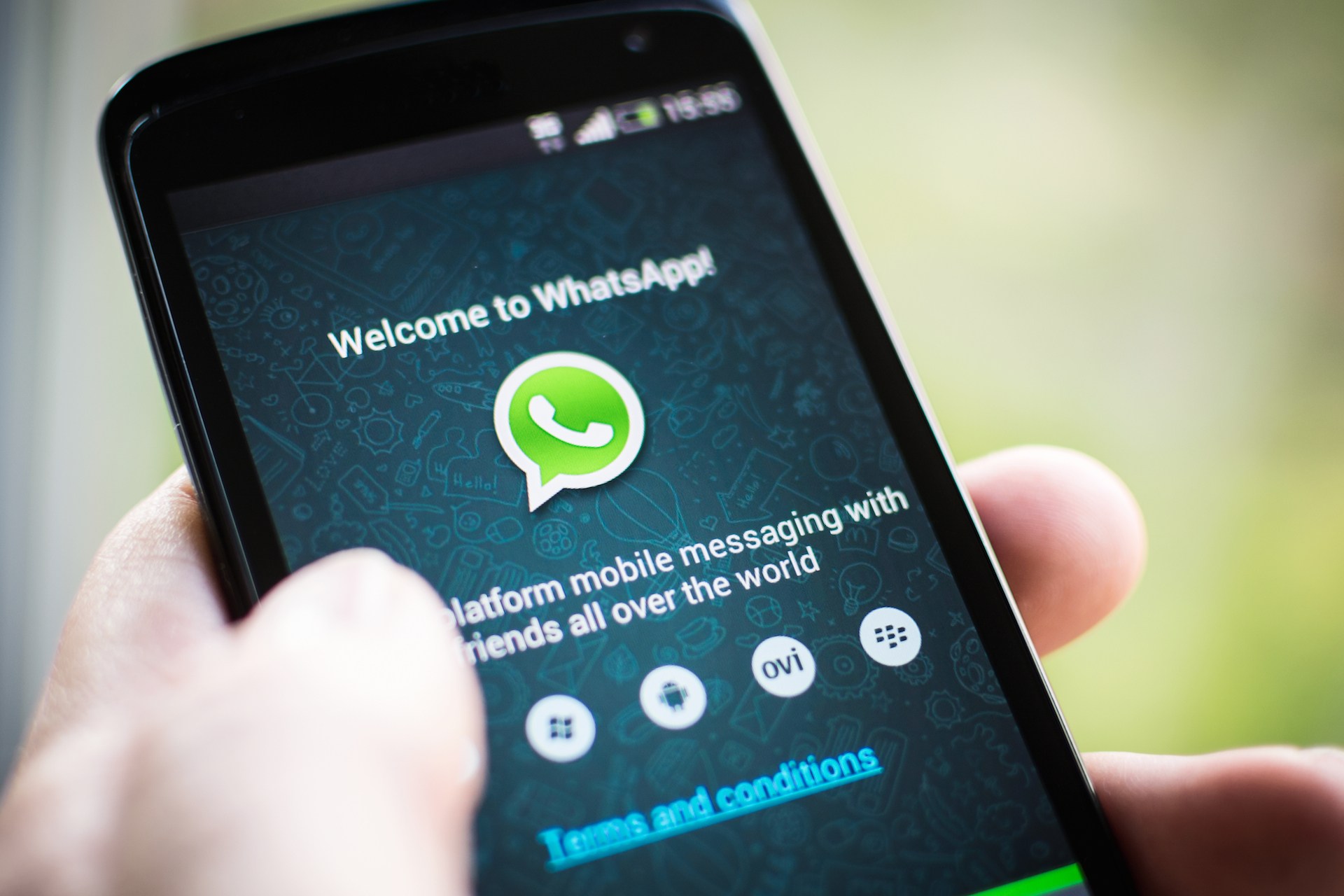 آیا بعد از whatsapp دعوا سیاسی بر سر Beetalk است؟