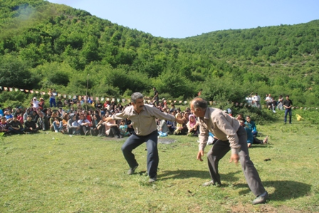 اقدام جالب مردم یک روستای نوشهر برای ترویج سبک زندگی ایرانی اسلامی + (گزارش تصویری)