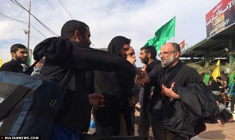 تصاویر رهبر انقلاب در دست رهروان حسینی / شخصیت های حاضر در پیاده روی کربلا