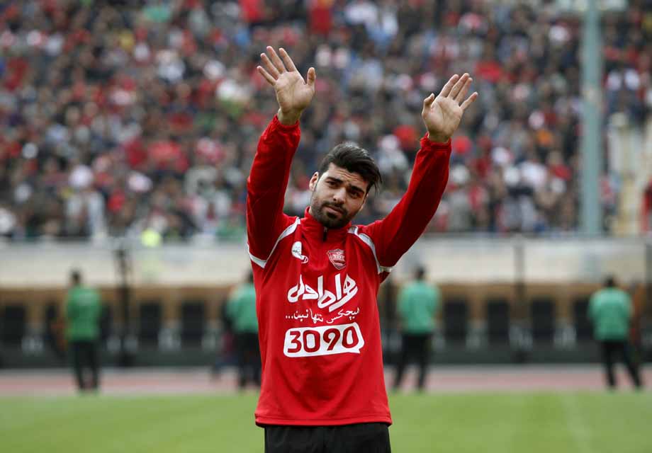 عابر بانک پرسپولیس خراب شد،آقای گل می پرد