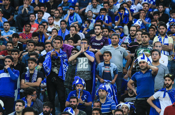 چرا هواداران استقلال و تراکتورسازی با ورزشگاه ها قهر کرده اند؟ چرا هواداران استقلال و تراکتورسازی با ورزشگاه ها قهر کرده اند؟