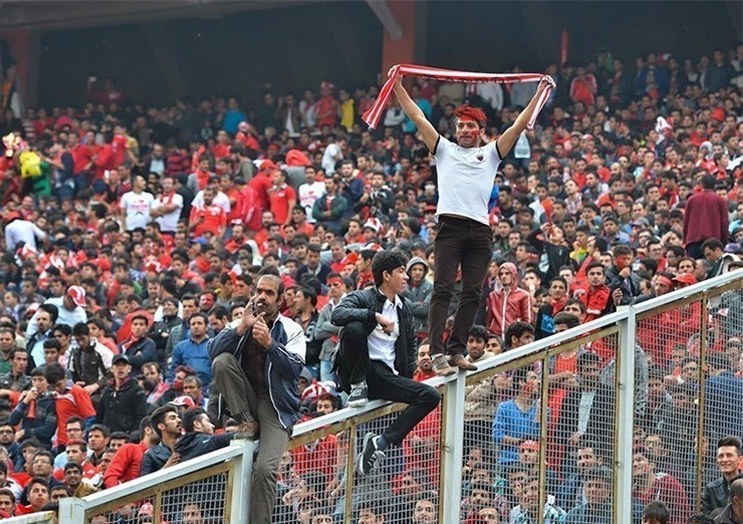 چرا هواداران استقلال و تراکتورسازی با ورزشگاه ها قهر کرده اند؟ چرا هواداران استقلال و تراکتورسازی با ورزشگاه ها قهر کرده اند؟