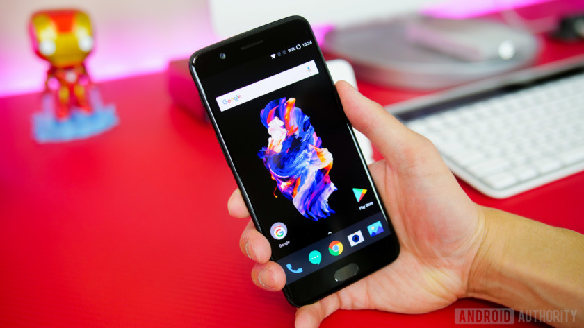 OnePlus به دنبال رفع مشکل حالت «ژله‎ای» نمایشگر وان‌پلاس 5