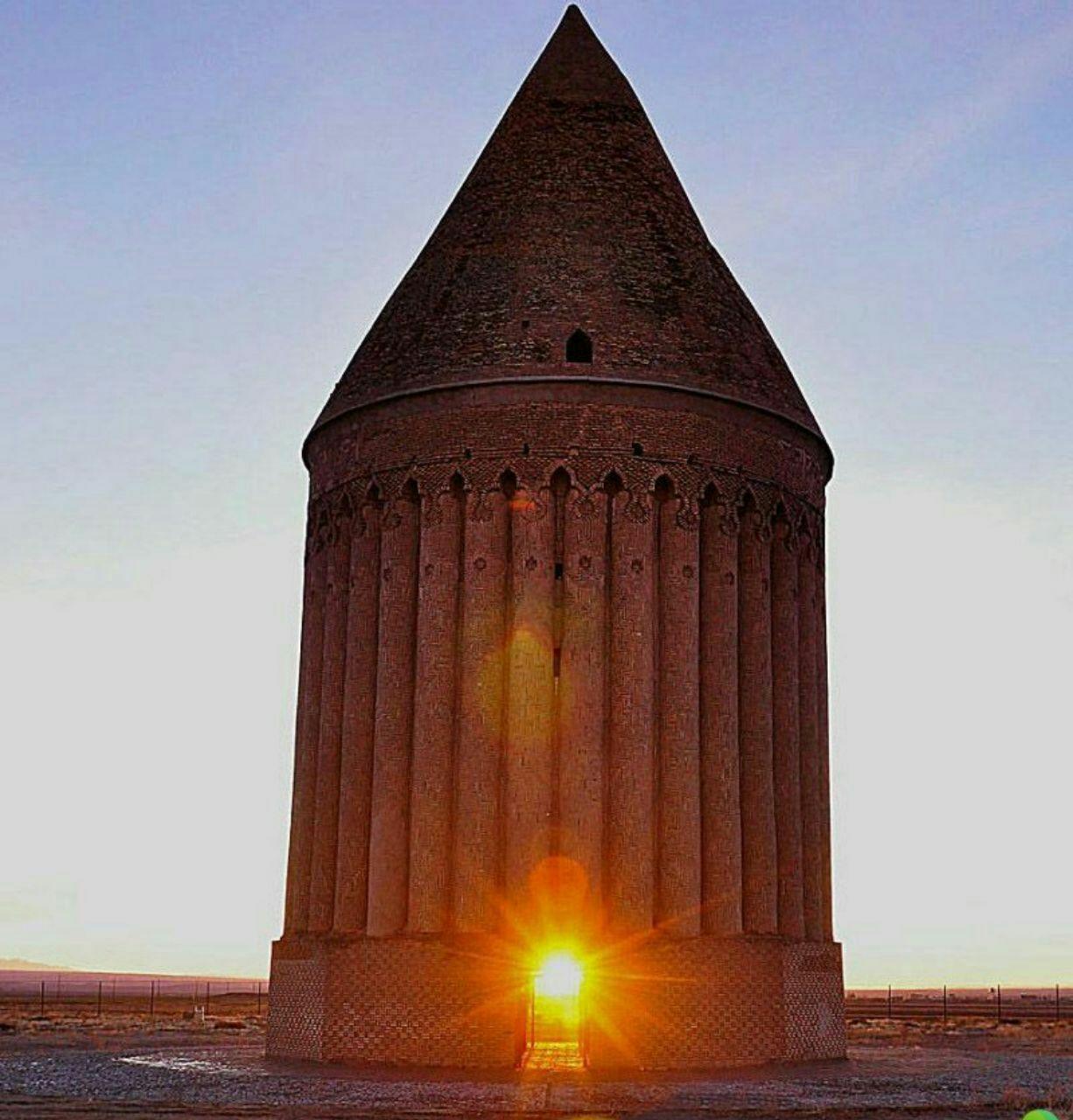 برج رادکان برجی بسیار هوشمند و عجیب !