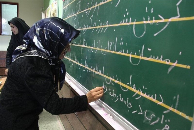 ایران هشت میلیون بی سواد دارد
