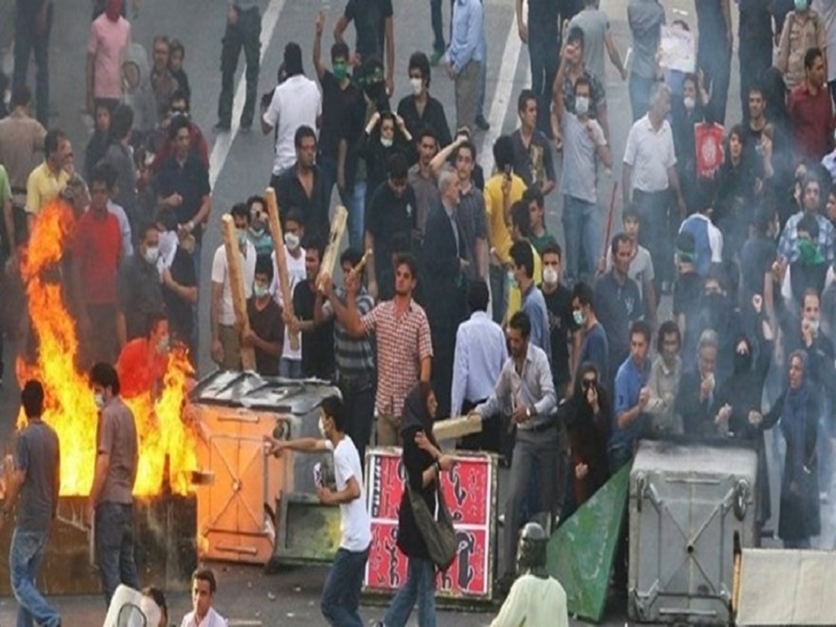 تحلیل‌های خارجی پیش از انتخابات سال 88 / هشدار نخبگان خارجی درباره وقوع انقلاب مخملی در ایران / چرا ترفند دشمنان علیه انقلاب عقیم ماند؟