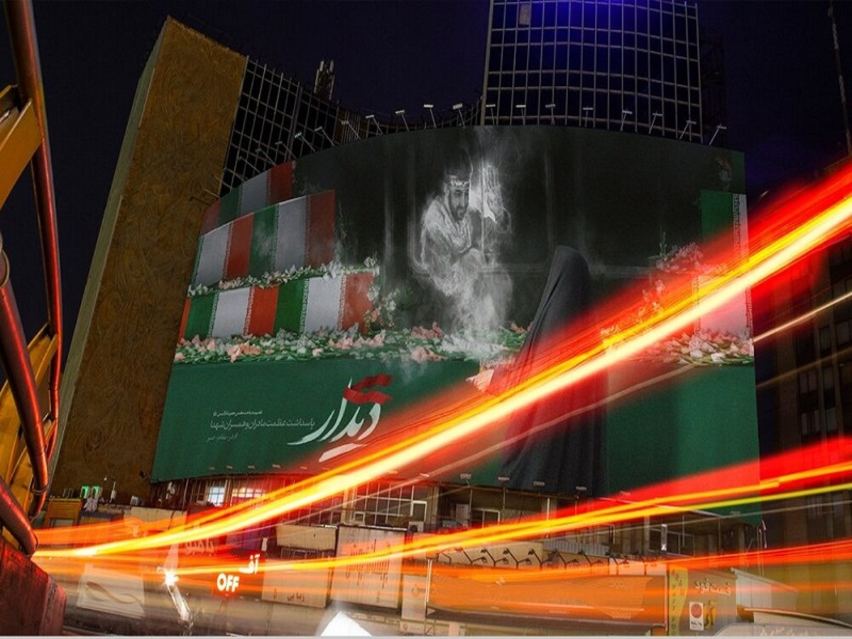 رونمایی از دیوارنگاره جدید میدان ولیعصر/ عکس