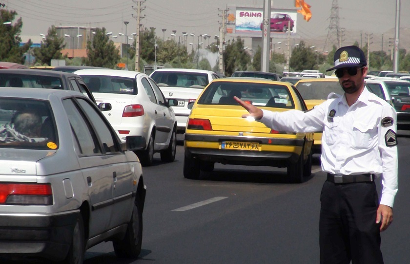 نمره منفی و انتقال خودرو به پارکینگ با انجام دو تخلف همزمان