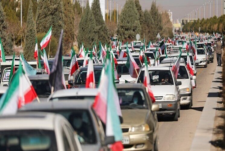 آغاز راهپیمایی ۲۲ بهمن در ۱۵۰۰ شهر و ۳۰۰۰ روستای ایران/اهتزاز پرچم ایران در «ملک سلیمان»