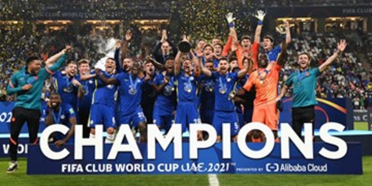 لحظه بالا بردن جام قهرمانی جام باشگاه های جهان توسط چلسی