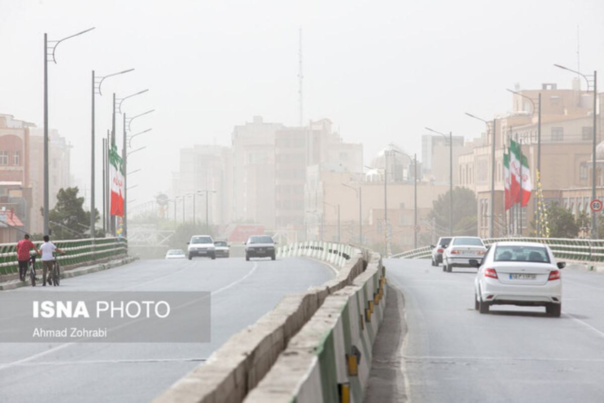 توده گرد و خاک و کاهش دید در غرب کشور