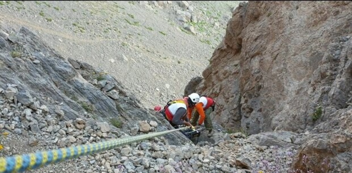 ۳ کوهنورد گرفتار در قله پورا نجات یافتند