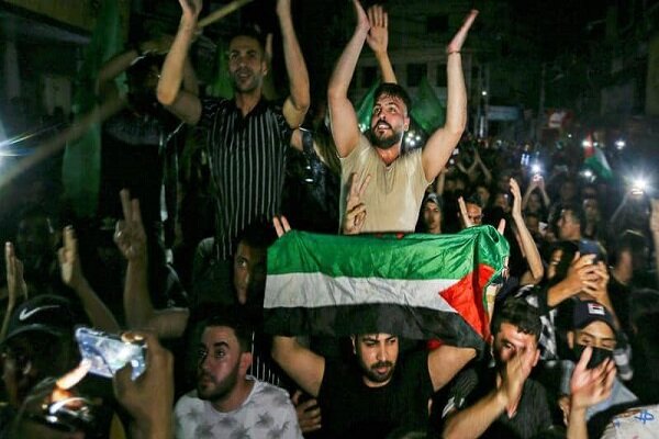 فلسطینی‌ها پیروزی بر دشمن صهیونیستی را جشن گرفتند