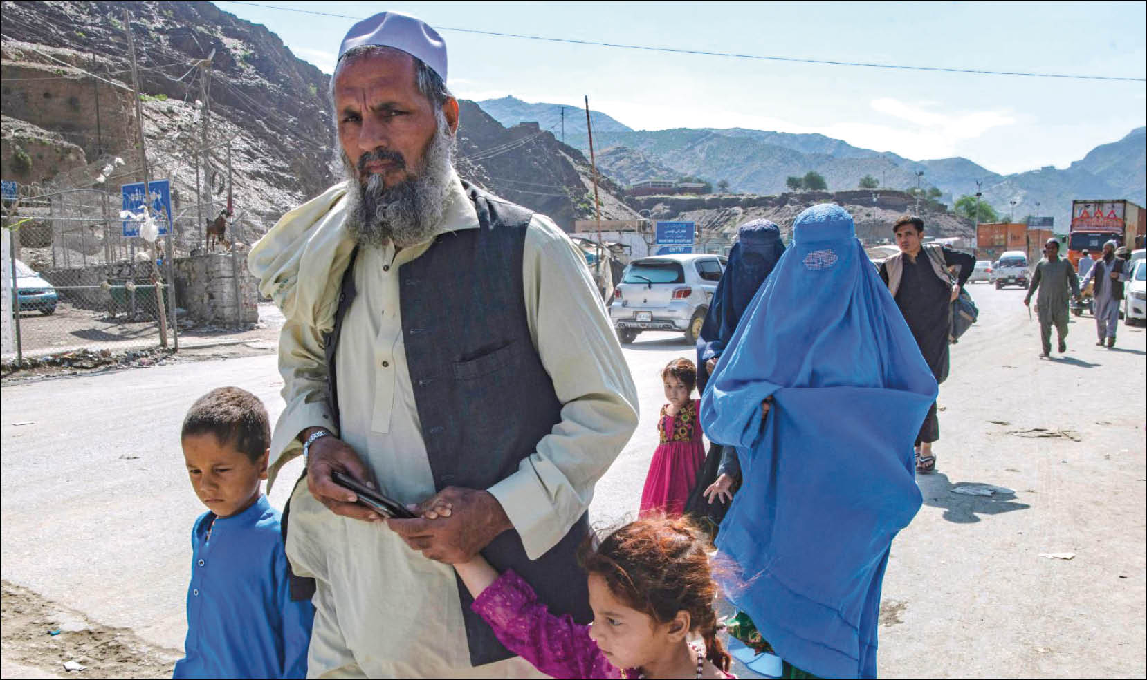 چشم های نگران مردم افغان