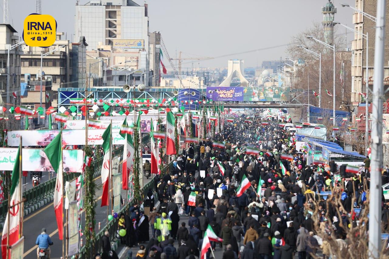 آغاز جشن ۲۲ بهمن در تهران و ۱۴۰۰ شهرِ ایران