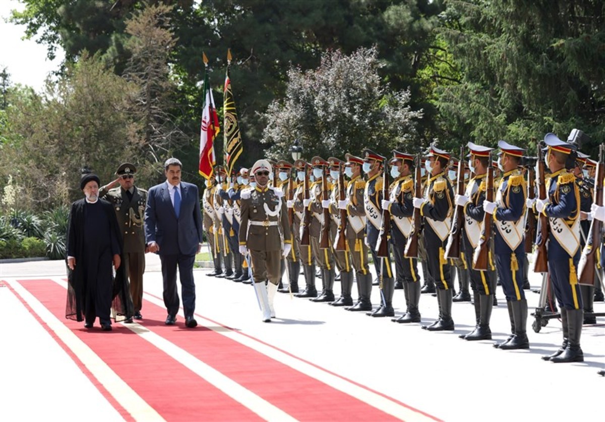 رئیسی از مادورو در سعدآباد استقبال کرد