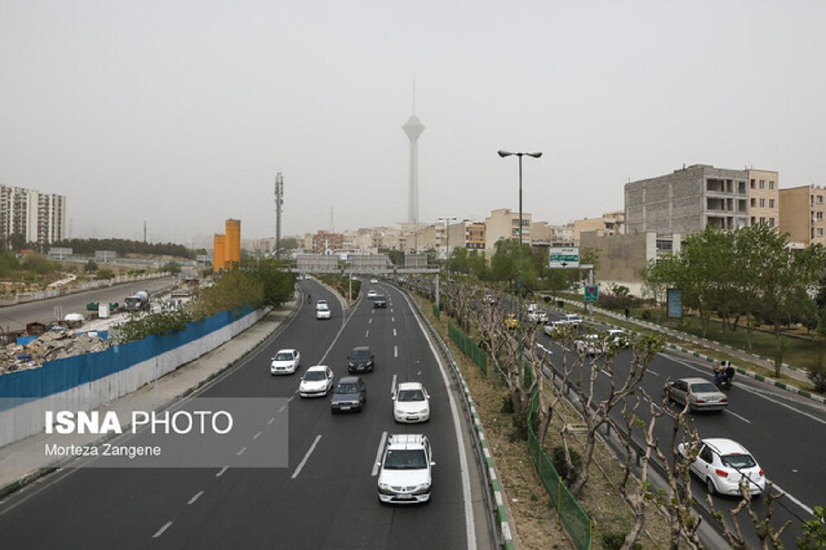 خیزش گرد و خاک در جنوب و غرب تهران/ رگبار در شمال استان