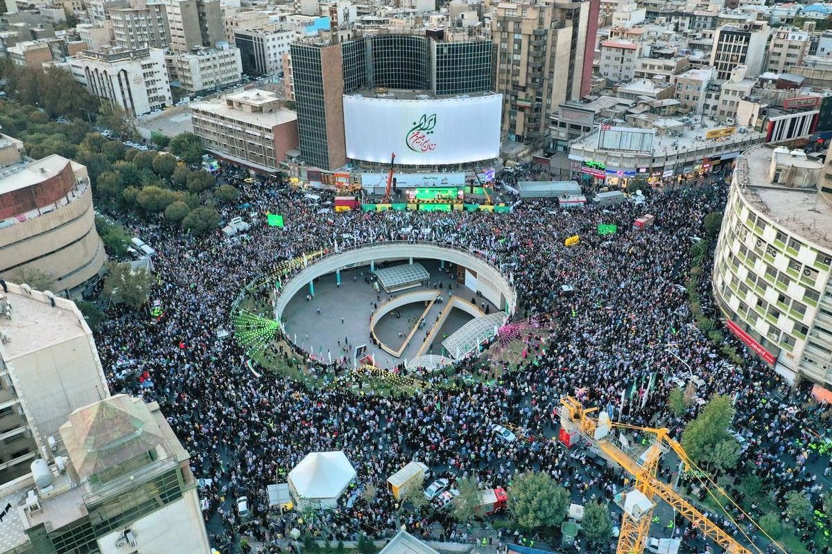 این مردمی که دیروز میدان ولیعصر بودند هم مردمند / چرا باید در جشن وحدت، رجزخوانی حیدر حیدر منتشر شود؟