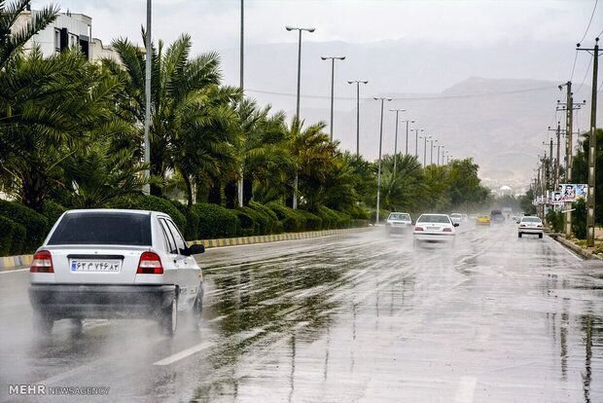 بارش باران در نیمه غربی کشور/ گرمای هوا در سواحل دریای خزر