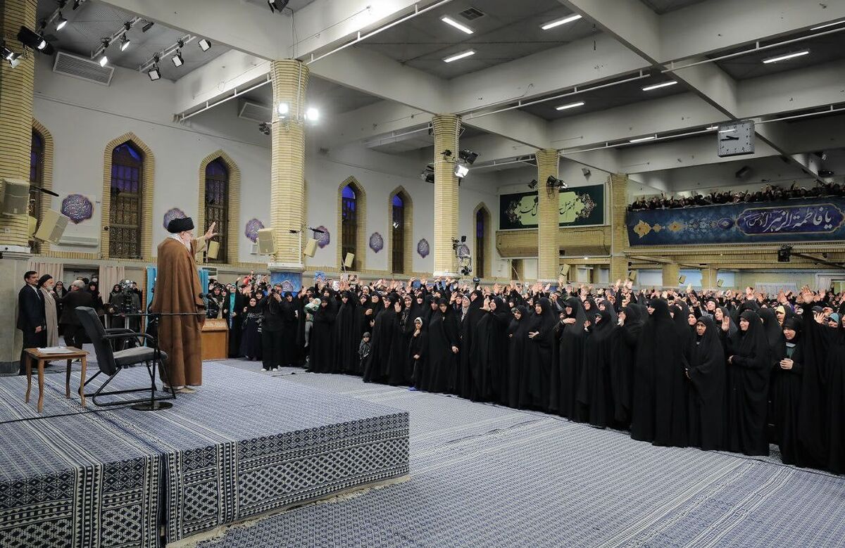 آغاز دیدار جمعی از بانوان با رهبر انقلاب