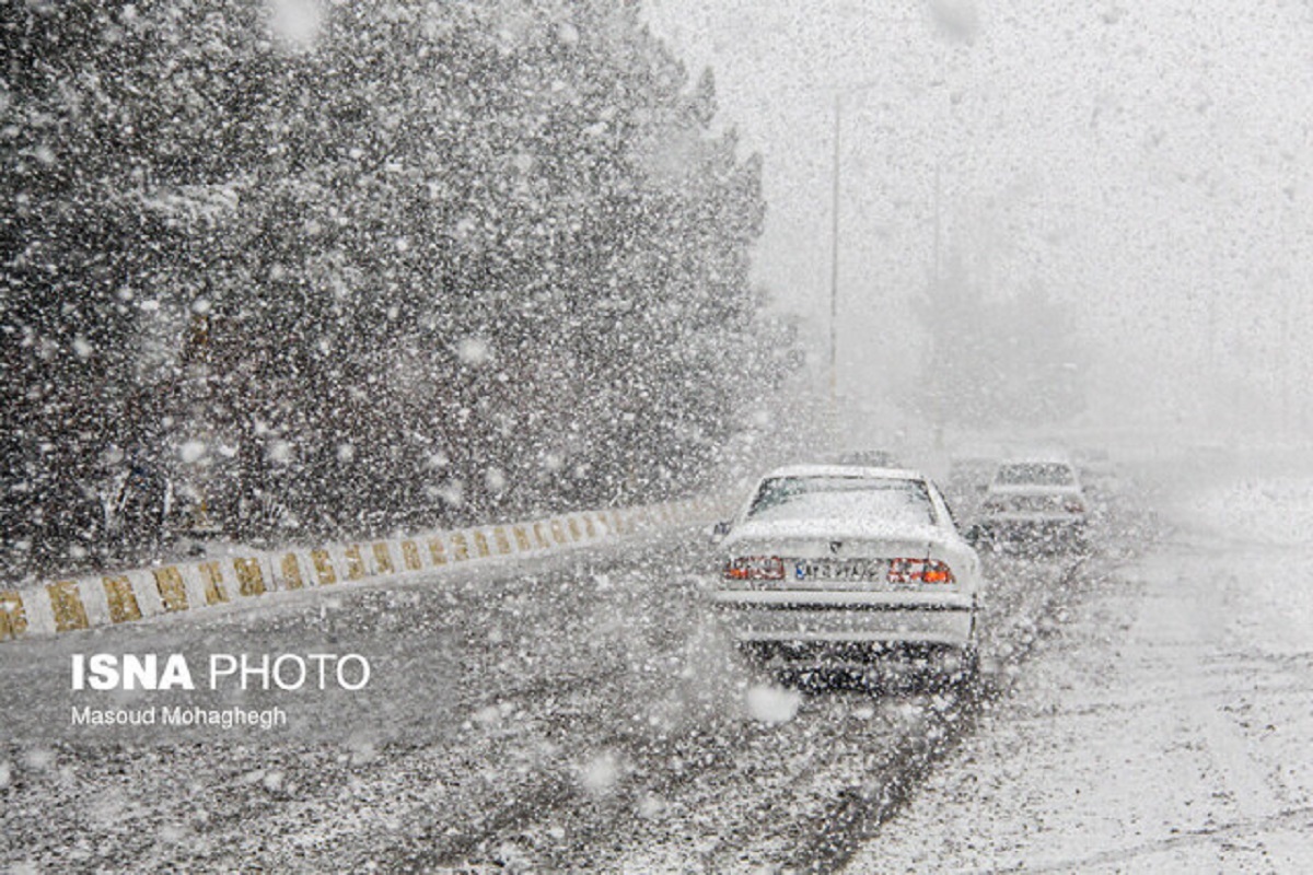 بارش برف و کولاک، محورهای زنجان را فرا گرفت