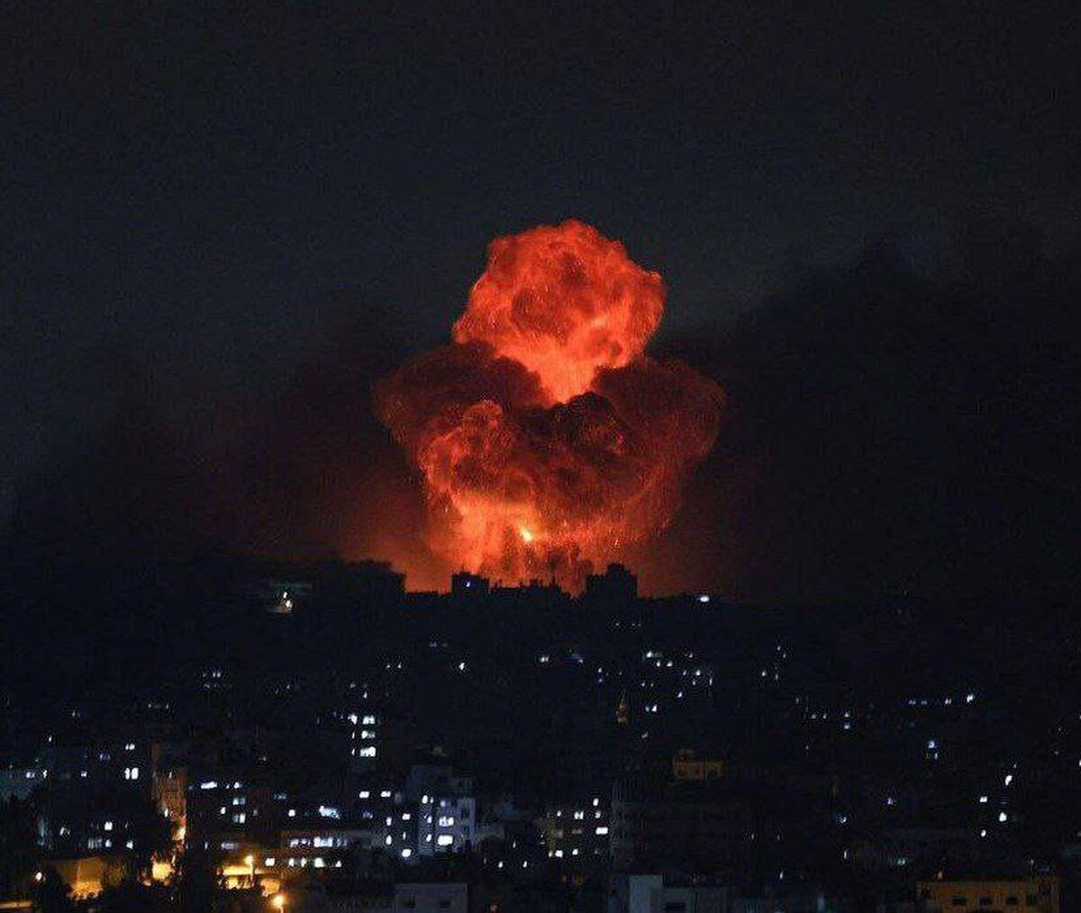 بمباران شهر رفح در اولین دقایق بامداد یکشنبه