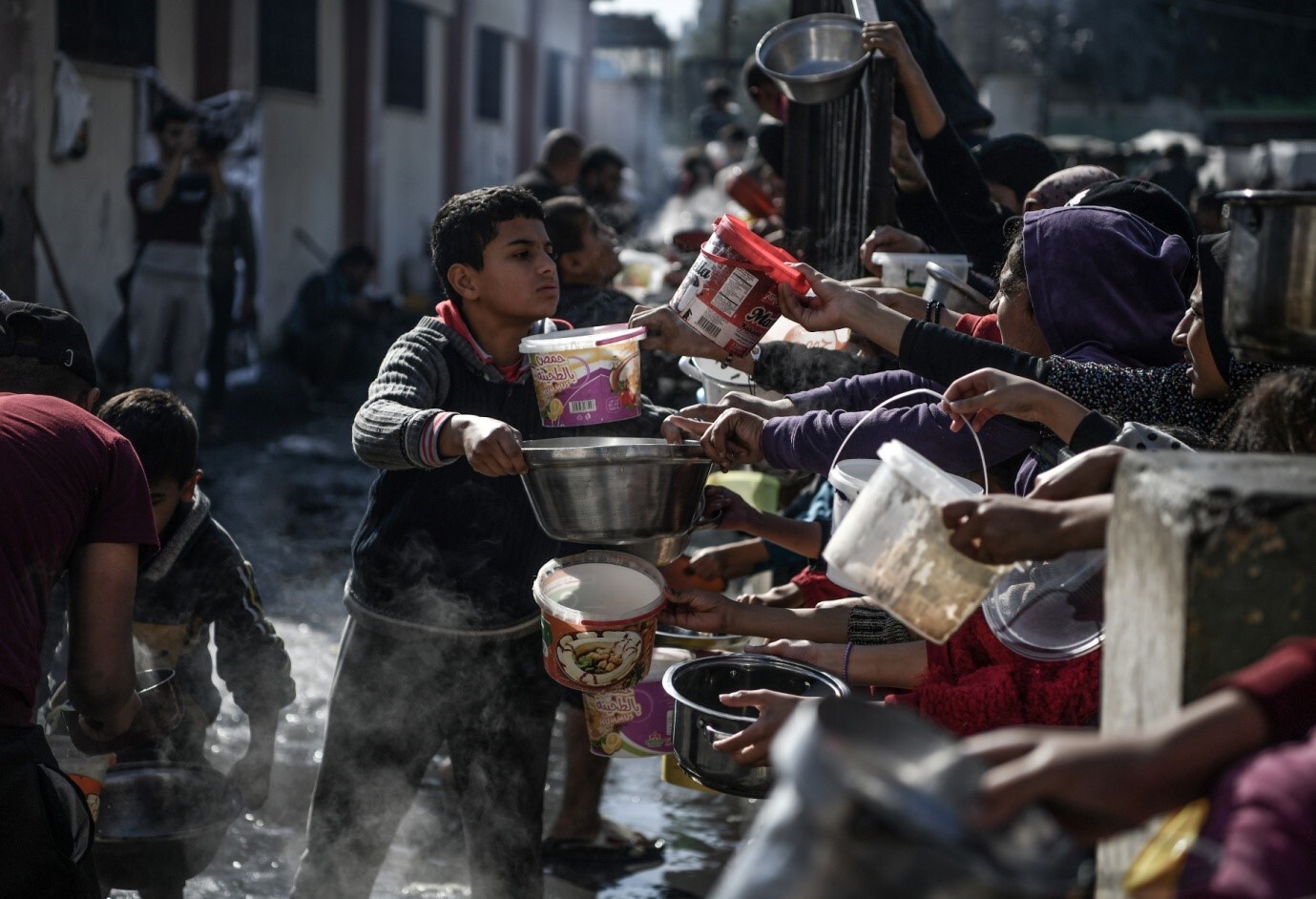 كودكان در غزه براي زنده ماندن نياز به كمك هاي نجات بخش دارند