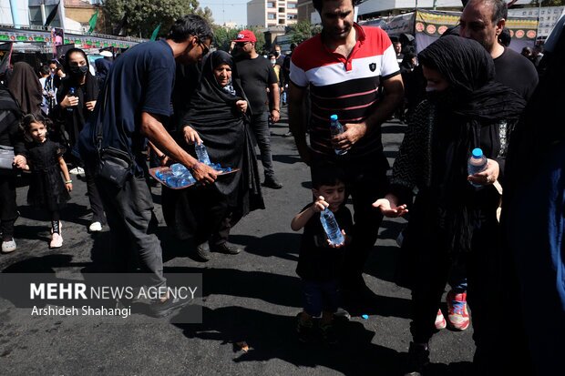 راهپیمایی جاماندگان اربعین تهران، با قرائت زیارت اربعین آغاز شد