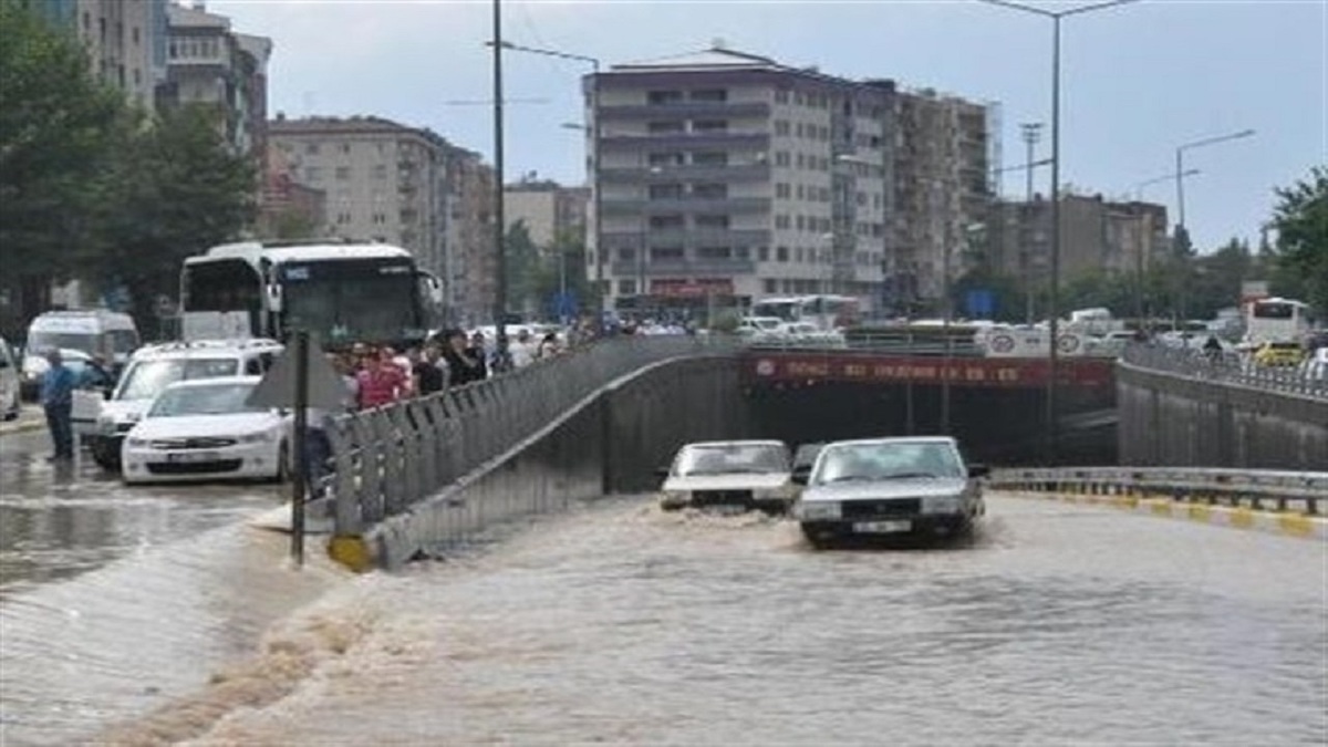 سیل و طوفان در استانبول ۲کشته و چندین زخمی برجای گذاشت