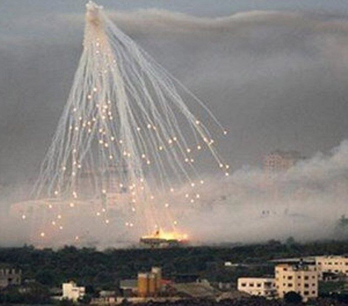حمله اسرائیل به جنوب لبنان با بمب‌های فسفری 