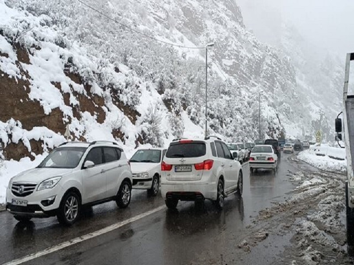 ترافیک سنگین در جاده‌های مازندران / بارش برف ادامه دارد