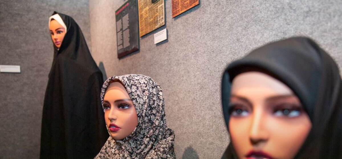 زنان ایرانی به محض بیدار شدن آرایش می‌کنند