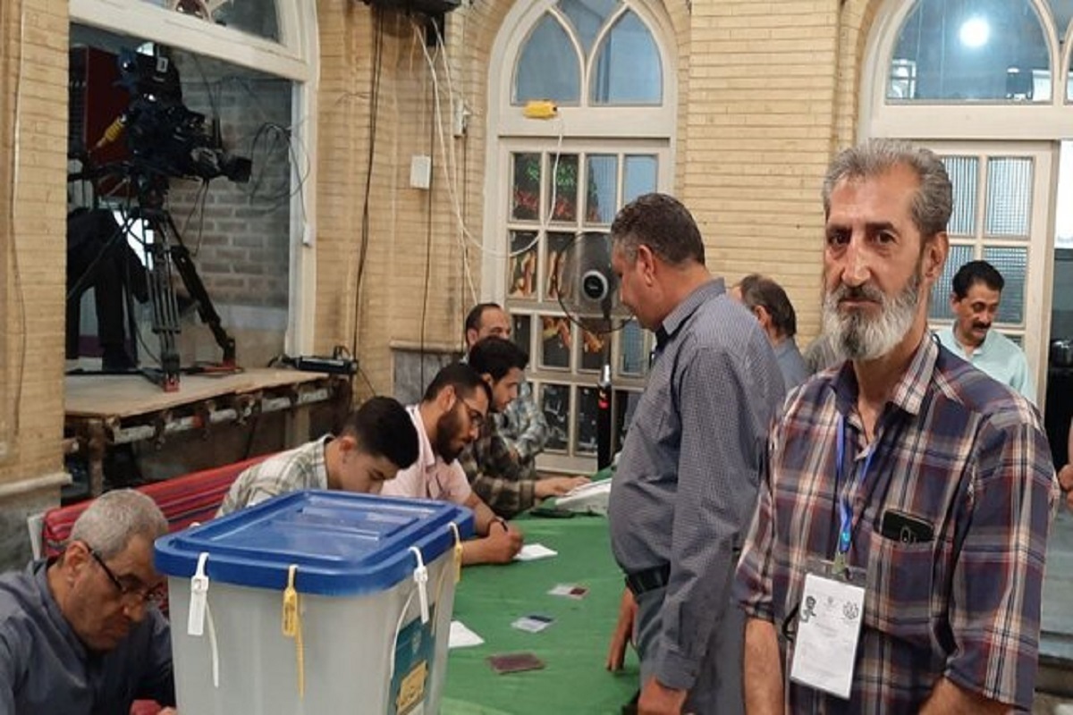 نماینده ستاد پزشکیان در مسجد لرزاده: آرامش و امنیت صندوق به خوبی برقرار است