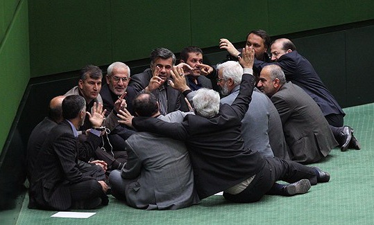 اخلال در وظایف نمایندگی دیگران شوخی نیست؛ نادانی است